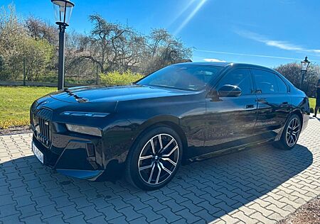 BMW 760 V8 M760i V8 540HP M-SPORT