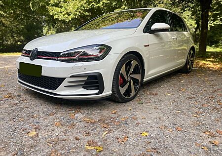VW Golf Volkswagen 2.0 TSI DSG GTI Performance GTI Performance