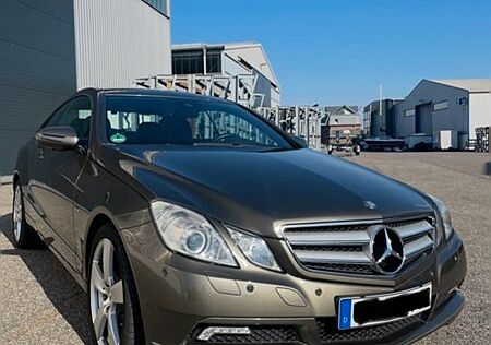 Mercedes-Benz E 350 Coupé CGI AVANTGARDE