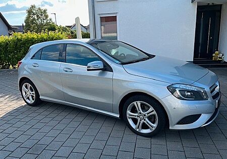 Mercedes-Benz A 220 / CDI / NAVI / Distronic-Plus / Panoramad.