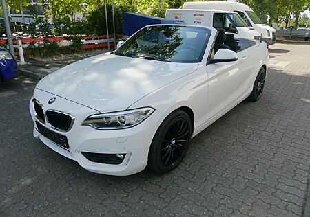 BMW 218 Baureihe 2 Cabrio d Advantage M Lenkrad