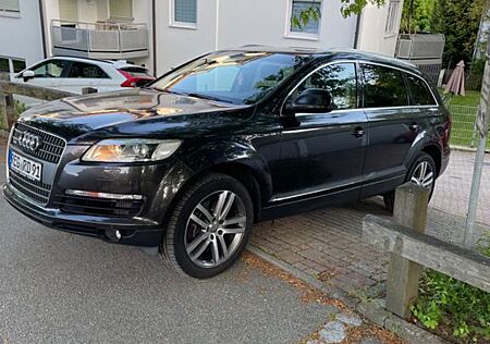 Audi Q7 Ich verkaufeQ7 3.0 TDI (DPF) quattro tiptronic