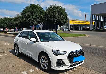 Audi Q3 45 TFSI e S tronic S line Ibisweiß