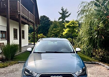 Audi A1 1.2 TFSI Attraction Attraction