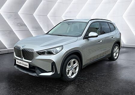 BMW iX1 gebraucht kaufen BMW iX1 xDrive30 Head-Up DAB LED Pano.Dach RFK Shz