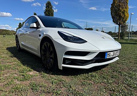 Tesla Model 3 Allradantrieb mit Dualmotor Performance
