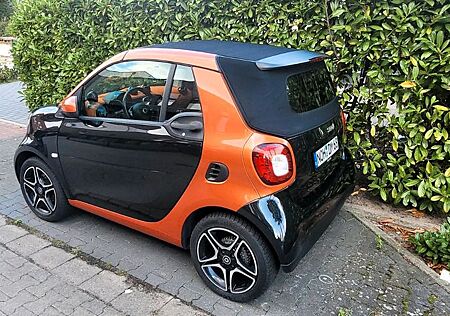Smart ForTwo Cabrio Schwarz Orange 71 PS