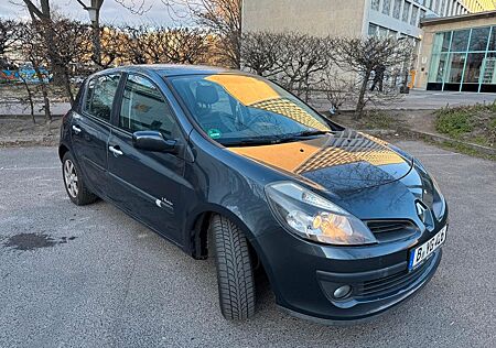 Renault Clio 3 / 1.2 16V TCE Tüv 2026