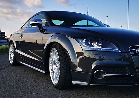 Audi TTS Coupe 2.0 TFSI S tronic quattro / BOSE