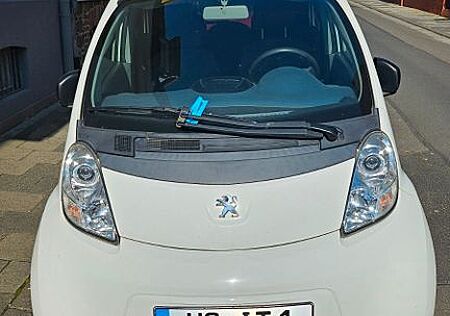 Peugeot iOn - -
