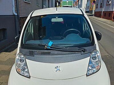 Peugeot iOn - -