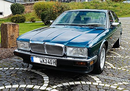Jaguar XJ40