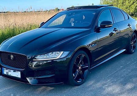 Jaguar XF 25dAWD 240PS R-Sport Winter Pack.PanoDach TÜV