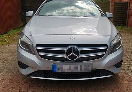Mercedes-Benz A 250 (211PS) AMG Line//TÜV neu//STANDHEIZUNG