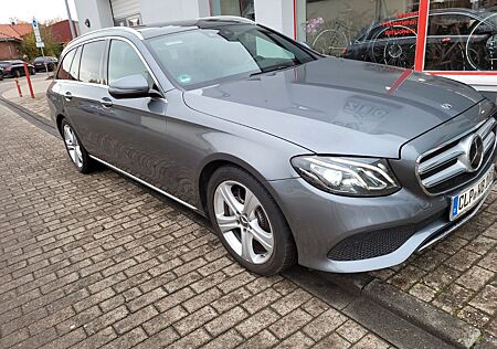 Mercedes-Benz E 220 d T Autom. -