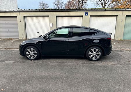 Tesla Model Y SR AHK Adv. Aut. Schwarz MwSt. ausw.