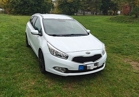 Kia Cee'd Sportswagon gebraucht kaufen Kia Cee'd Sportswagon 1.6 CRDi Dream Team Editio...