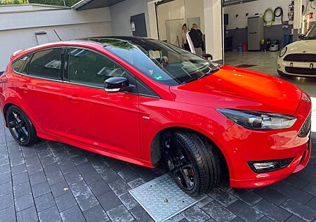 Ford Focus 1,5 EcoBoost 110kW ST-Line Red ST-Line Red
