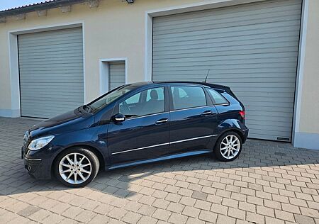 Mercedes-Benz B 200 -
