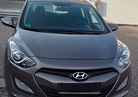 Hyundai i30 2015 1.4 Benziner mit Tüv und technisch top