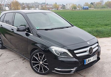 Mercedes-Benz B 180 -