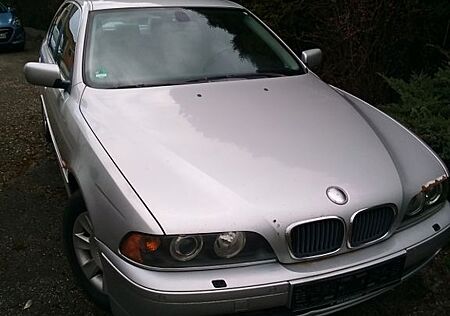 BMW 525i -