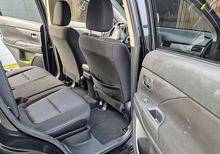 Mitsubishi Outlander 2.2 DI-D 4WD Automatik SUV-Star+ S...