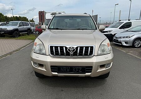 Toyota Land Cruiser 3.0 D-4D 8Sitze Navi Executive