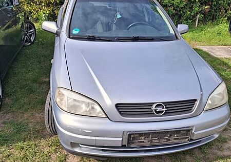 Opel Astra 1.6 -