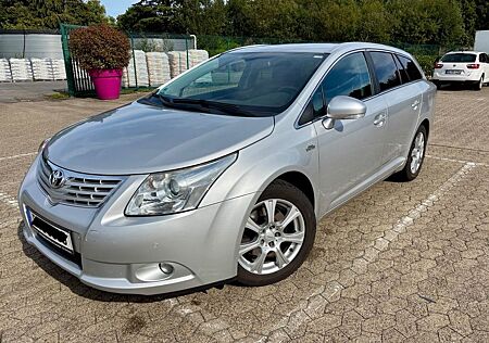 Toyota Avensis Combi Executive 2.2 D-Cat 177PS