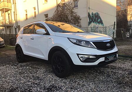 Kia Sportage Platinum Edition 4WD,1Hand,Navi,Xenon.