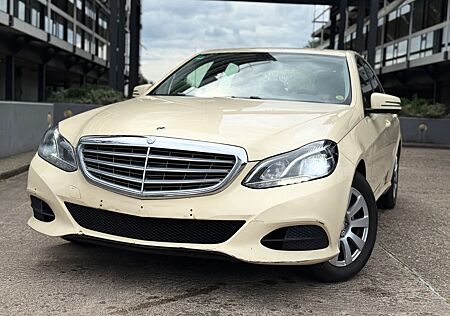 Mercedes-Benz E 200 E 200Lim. BlueTec LED LEDER AUTOM KLIMAAUT RFK