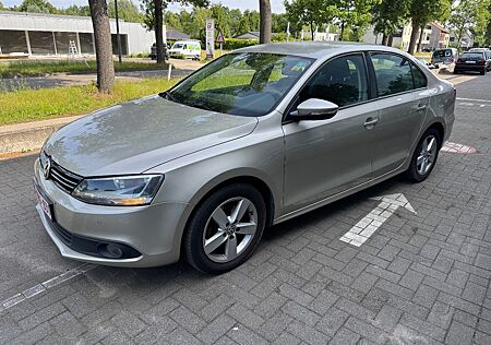 VW Jetta Volkswagen VI Comfortline BMT Klimaautomat,Navi,Alus