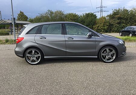 Mercedes-Benz B 250 DCT - Volle Ausstattung,Panorama,AHK