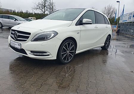 Mercedes-Benz B 200 GARANTIE PANORAMADACH NAVI XENON LEDER