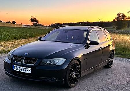 BMW 330xd Panorama Navigation AHK Xenon Leder