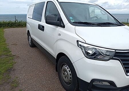 Hyundai H-1 Starex AHK 6-Sitzer