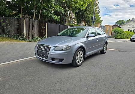 Audi A3 1.6 Sportback NEUE TÜV SCHECKHEFTGEPFLEGT