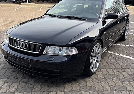 Audi S4 2.7 quattro Avant -
