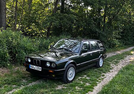 BMW 325i E30 Touring Malachitgrün Metallic 2,7L