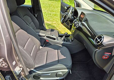 Mercedes-Benz B 180 -