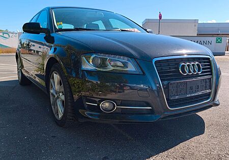 Audi A3 Sportback 2.0 TDI,Bi-Xenon,LED,Ambition