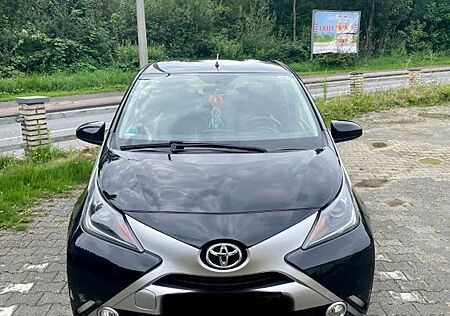 Toyota Aygo (X) Aygo (X) 1,0-l-VVT-i x x