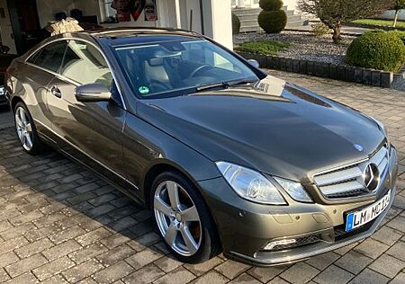 Mercedes-Benz E 500 V8 Coupe