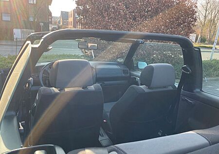 VW Golf Volkswagen die Sonne genießen mit einem 2.0 Cabrio