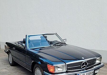 Mercedes-Benz SL 300 R107