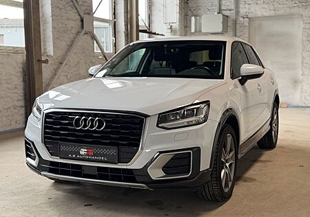Audi Q2 30 TFSI design/LED/NAVI/AHK/116.400km