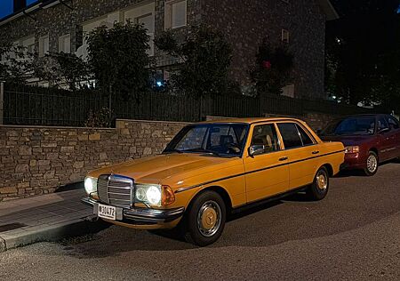 Mercedes-Benz W123 300D