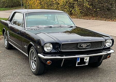 Ford Mustang (V8 - 4,7l) mit schöner Historie