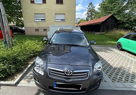 Toyota Avensis Combi Export | TÜV 03/2027